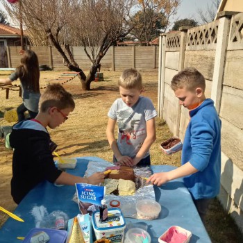 38412084_2293419840692536_7921980157139615744_n